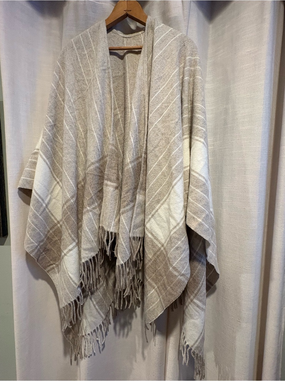 Banana Republic Beige and Cream Plaid Fringe Poncho/Wrap  Wool Blend New w/tags